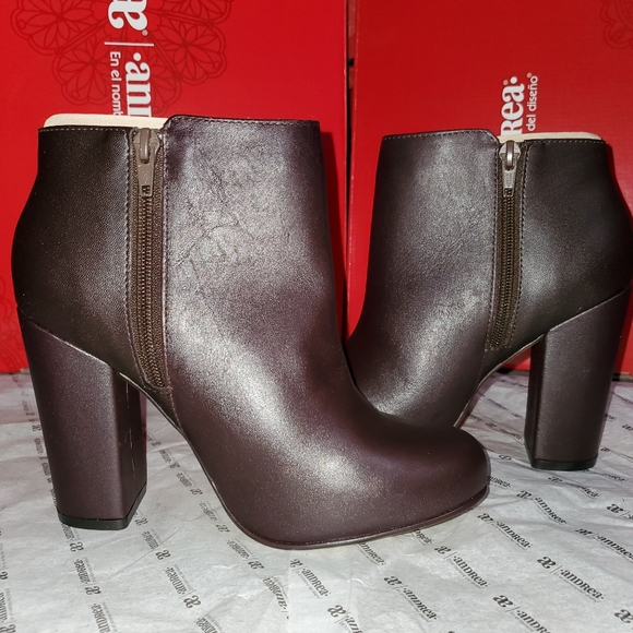 Andrea Burgundy booties - Picture 3 of 6